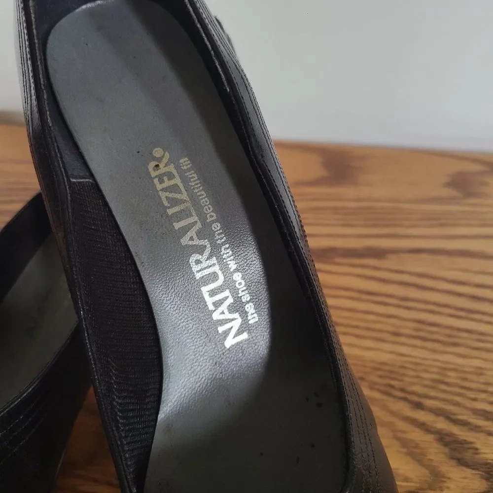 Naturalizer Women's Vintage Navy 7 Narrow Dress Pumps 2.5